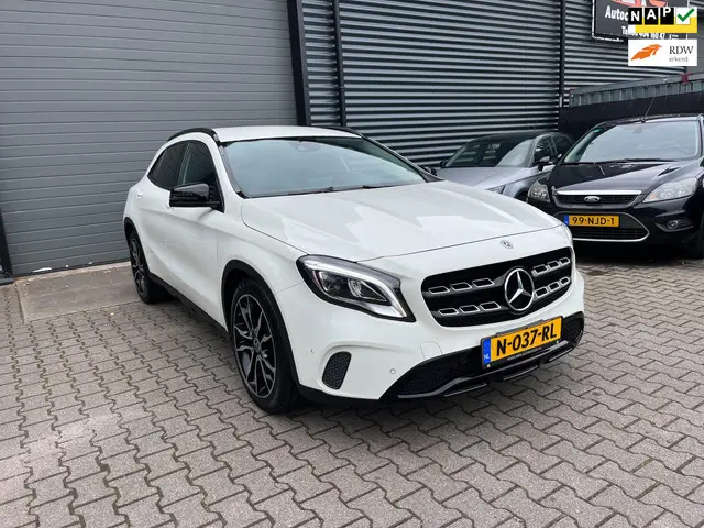 Mercedes-Benz GLA 200 Premium AUTOMAAT/XENON 2017 Benzine