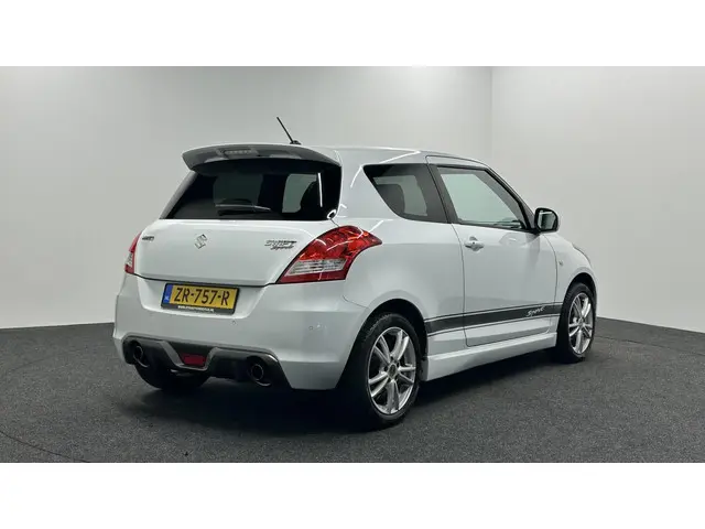 Suzuki Swift 1.6 Sport 136 PK LM CRUISE ECC. 2012 Benzine 2
