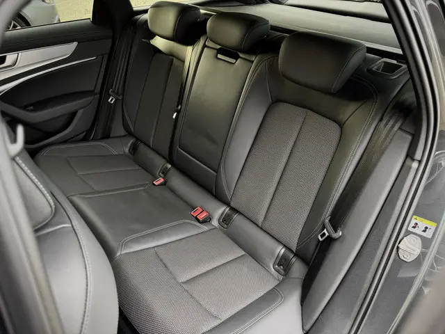 Audi A6 Avant 40 TFSI S edition 2021 Benzine 22