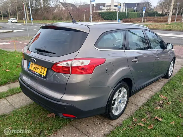 Ford Focus Wagon 1.0 EcoBoost Titanium 2013 Benzine 6