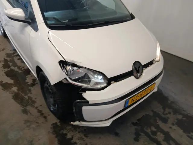 Volkswagen up! 1.0 BMT move up! SCHADEAUTO!! 2017 Benzine 7