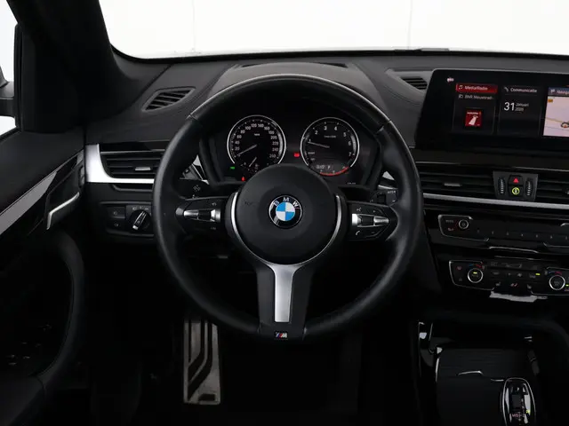 BMW X1 sDrive20i High Executive Edition 2021 Benzine 23