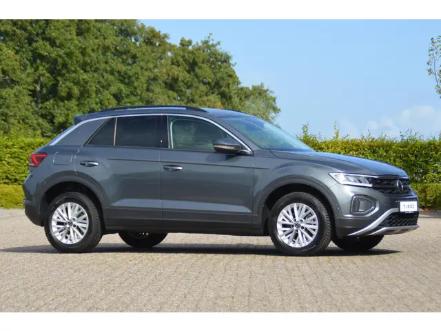 Volkswagen T-Roc 1.0 TSI Life Edition 2025 Benzine 42