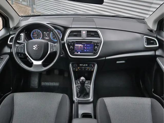 Suzuki S-Cross SX4 1.6 Exclusive 2015 Benzine 4