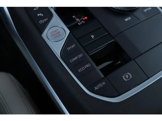 BMW 3 Serie Sedan 320i 2024 Benzine 19