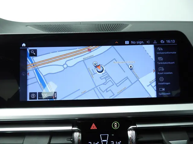 BMW 3 Serie Touring 318i 2022 Benzine 32