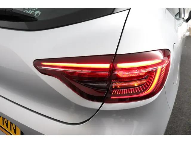 Renault Clio 1.3 TCe 130 EDC Intens 2019 Benzine 22