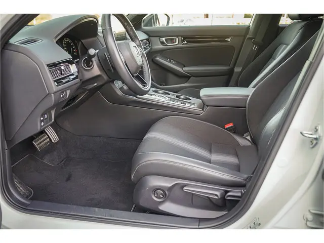 Honda Civic 2.0i e:HEV SPORT 2023 Hybride Benzine 29