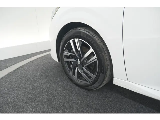 Peugeot 208 PureTech 100 Allure 2024 Benzine 19