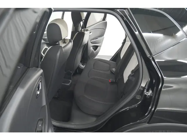 Renault Captur TCe 90 Limited 2017 Benzine 26