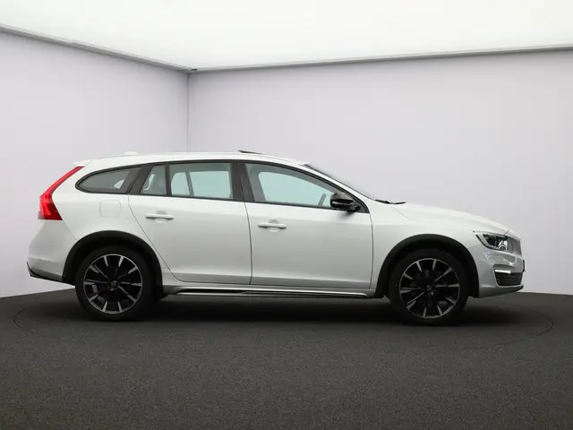 Volvo V60 Cross Country 2.0 T5 Polar+ 2018 Benzine 6