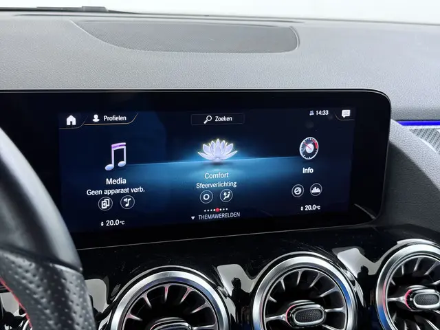 Mercedes-Benz GLA 180 AMG line 2021 Benzine 28