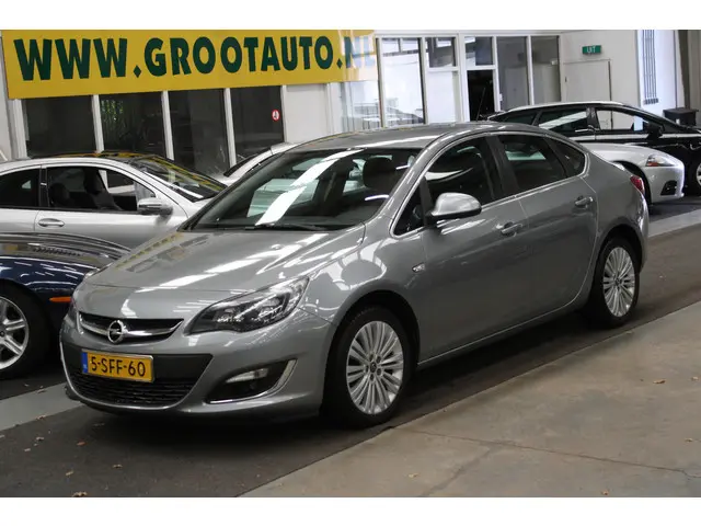 Opel Astra 1.4 Turbo Design Edition 2013 Benzine