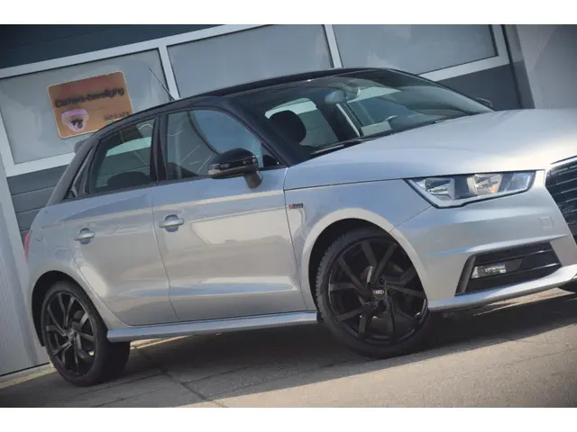 Audi A1 Sportback 1.0 TFSI Adrenalin S line 2017 Benzine 2