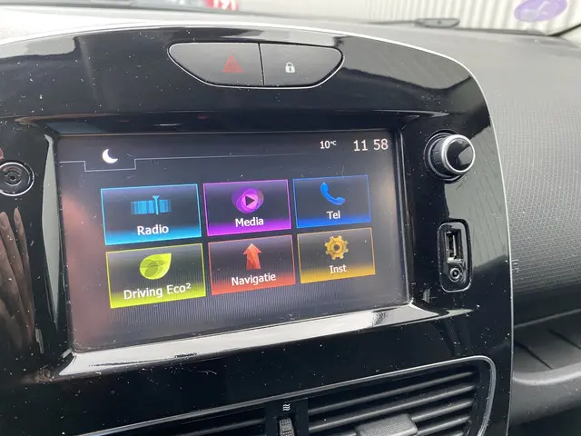 Renault Clio Estate 0.9 TCe Limited 2017 Benzine 12