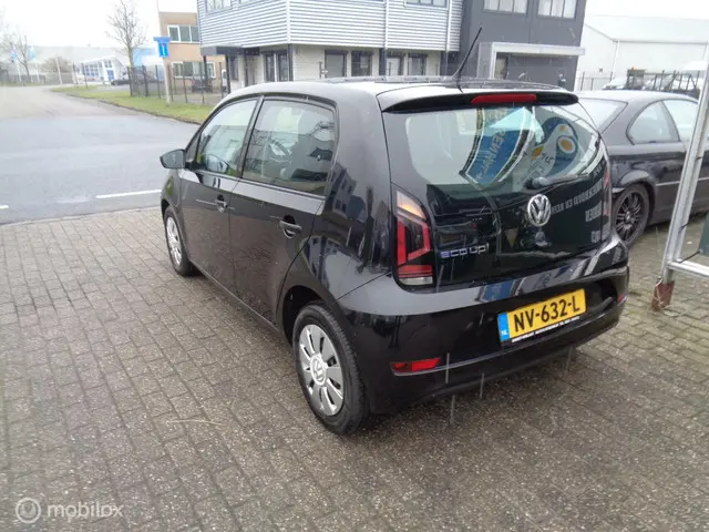Volkswagen up! 1.0 BMT move up! 2017 Benzine 5