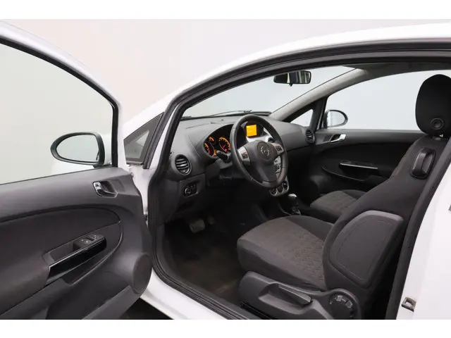 Opel Corsa 1.4-16V Design Edition 2013 Benzine 4