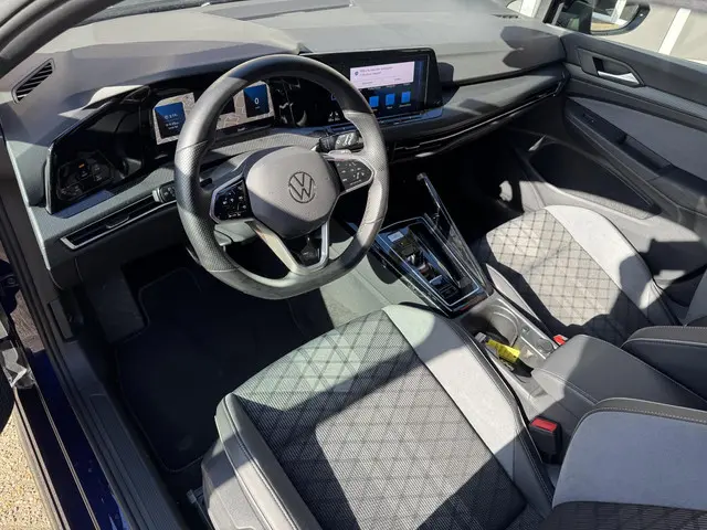 Volkswagen Golf 1.5 eTSI R-Line 2023 Benzine 12
