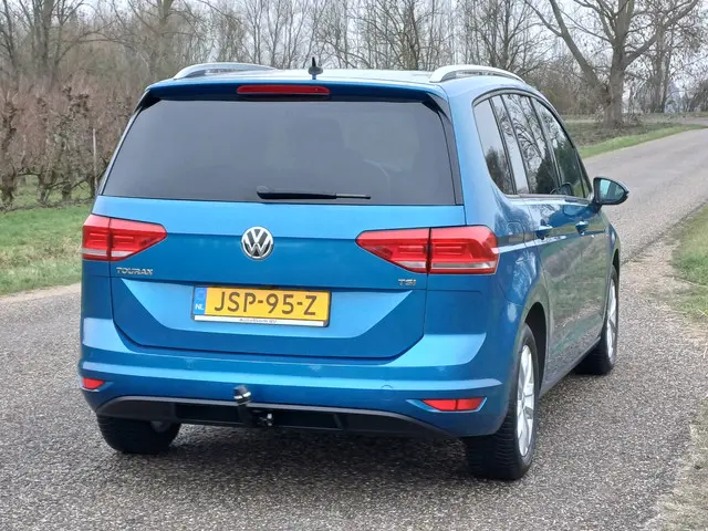 Volkswagen Touran 1.2 TSI Highline 7p 2017 Benzine 7