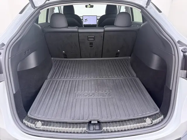 Tesla Model Y Long Range AWD 75 kWh 2022 Elektrisch 11