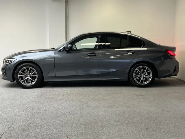 BMW 3 Serie 320i High Executive 2021 Benzine 8
