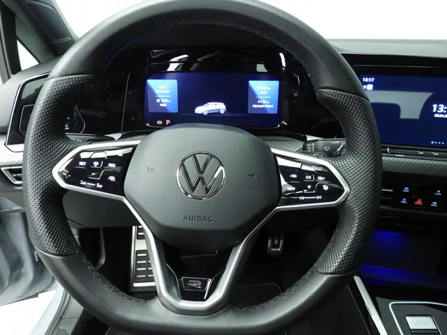 Volkswagen Golf 1.5 eTSI R-Line Business 2024 Benzine 12