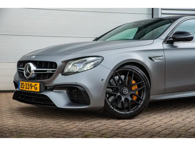 Mercedes-Benz E-Klasse AMG 63 S 4MATIC+ 2017 Benzine 32