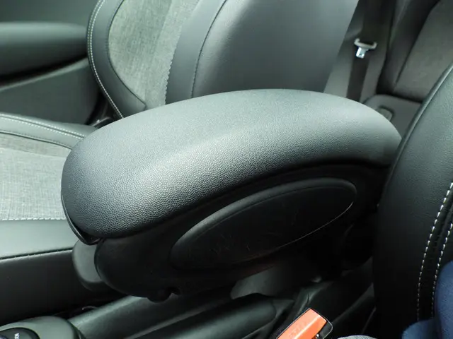 MINI 5-Deurs Cooper 2023 Benzine 23