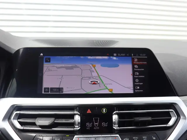 BMW 3 Serie Touring 320i 2022 Benzine 26