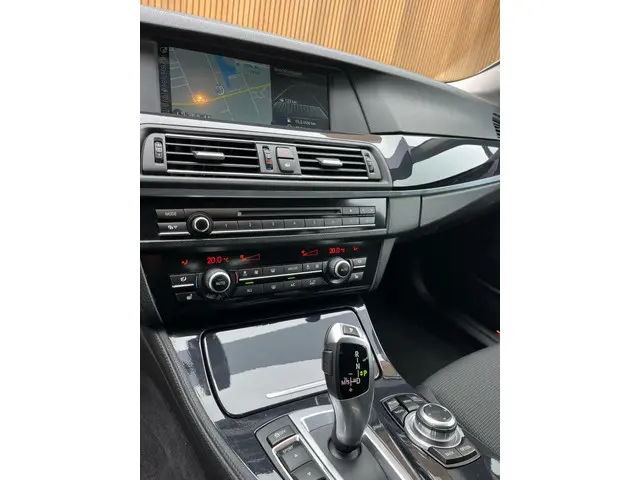 BMW 5 Serie Touring 520i Executive 2013 Benzine 16