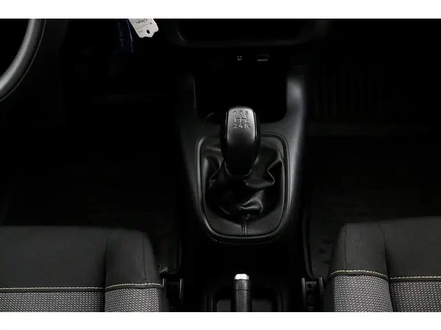 Citroën C3 1.2 PureTech Feel 105g wit 2017 Benzine 27