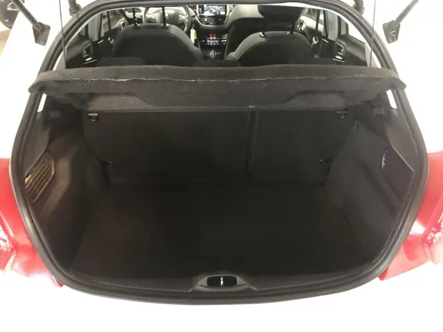 Peugeot 208 1.2 PureTech Blue Lease Premium 2015 Benzine 19