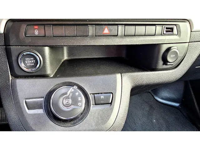 Opel Vivaro 2.0 CDTI L3H1 DC Innovation 2021 Diesel 35