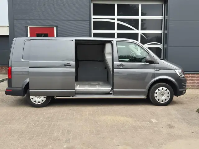 Volkswagen Transporter 2.0 TDI L2H1 2017 Diesel 16