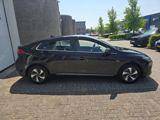 Hyundai IONIQ 1.6 GDi i-Motion 2018 Hybride Benzine 4
