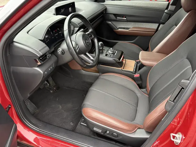 Mazda MX-30 e-SkyActiv 145 Luxury 36 kWh 2021 Elektrisch 4