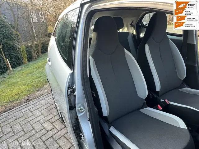 Toyota Aygo 1.0 VVT-i x-play 2015 Benzine 19