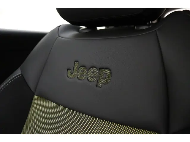 Jeep Avenger Summit 54 kWh 2025 Elektrisch 21