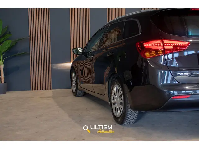 Kia cee'd Sportswagon 1.6 GDI DynamicLine 2015 Benzine 22