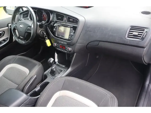 Kia cee'd 1.6 GDI Business Pack 2013 Benzine 10