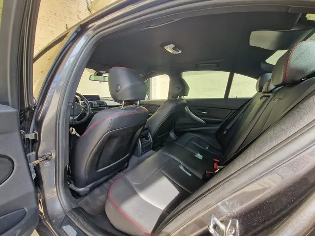 BMW 3 Serie 328i Executive 2012 Benzine 55
