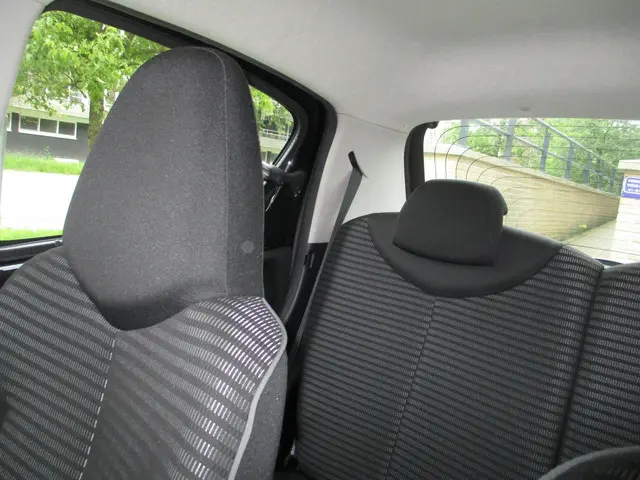 Peugeot 107 1.0 Active 2012 Benzine 16