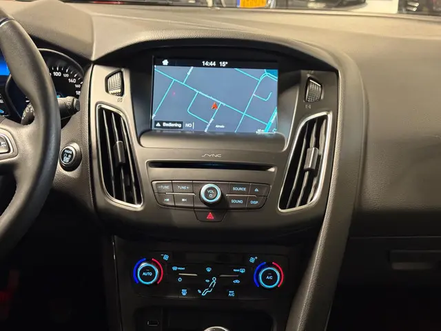 Ford Focus 1.0 Titanium Navi|Trekhaak|PDC! 2018 Benzine 18