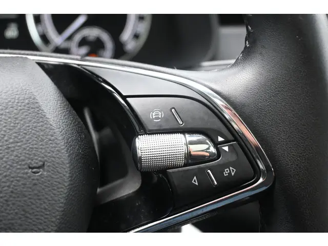 Škoda Kamiq 1.0 TSI Ambition 2021 Benzine 33