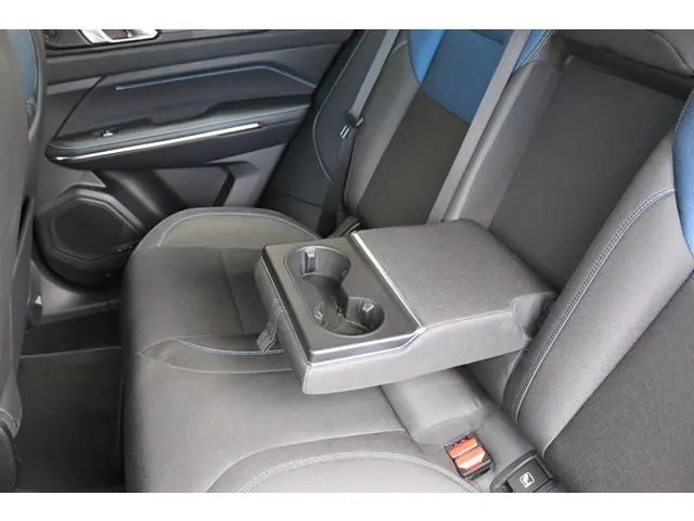 Lynk & Co 01 1.5 2022 Hybride Benzine 36