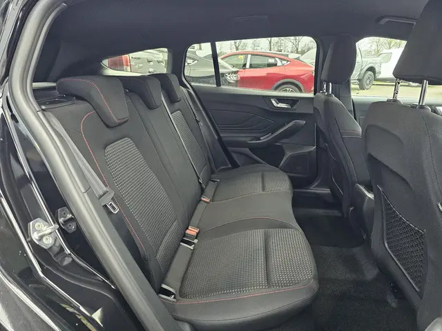 Ford Focus 1.0 EcoBoost Hybrid ST Line 2025 Benzine 11