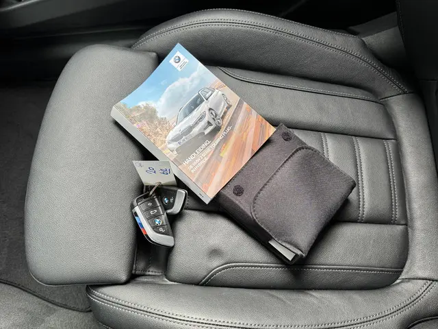 BMW 3 Serie TOURING 330e M-SPORT 2021 Hybride Benzine 29