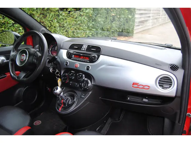 Fiat 500 0.9 TwinAir Lounge 2015 Benzine 17