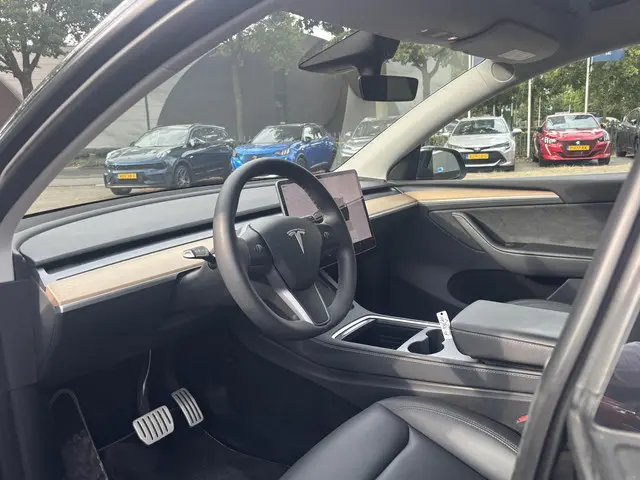 Tesla Model Y Performance AWD 75 kWh 2022 Elektrisch 17