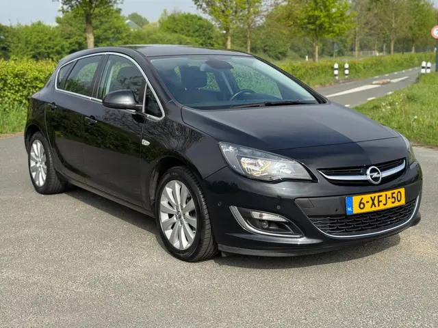 Opel Astra 1.4 Cosmo 1/2leer Nap Camera 2014 Benzine 6